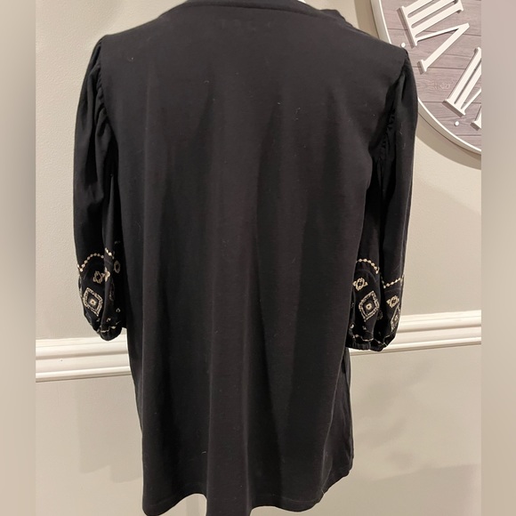 Women's Black Slightly Puffy Short Sleeve Top -  Size Large worn 1 time - Picture 3 of 11